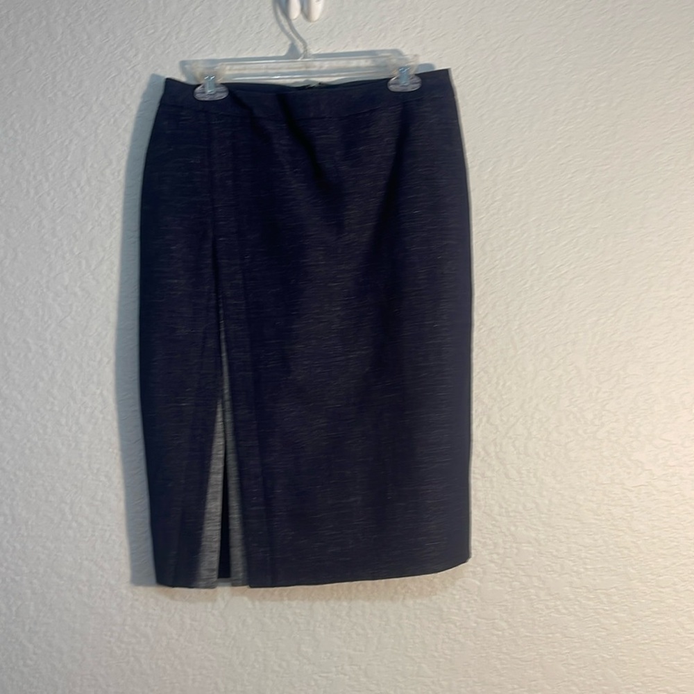 BCBG MAXAZRIA straight skirt w side front slit in decorative gray.